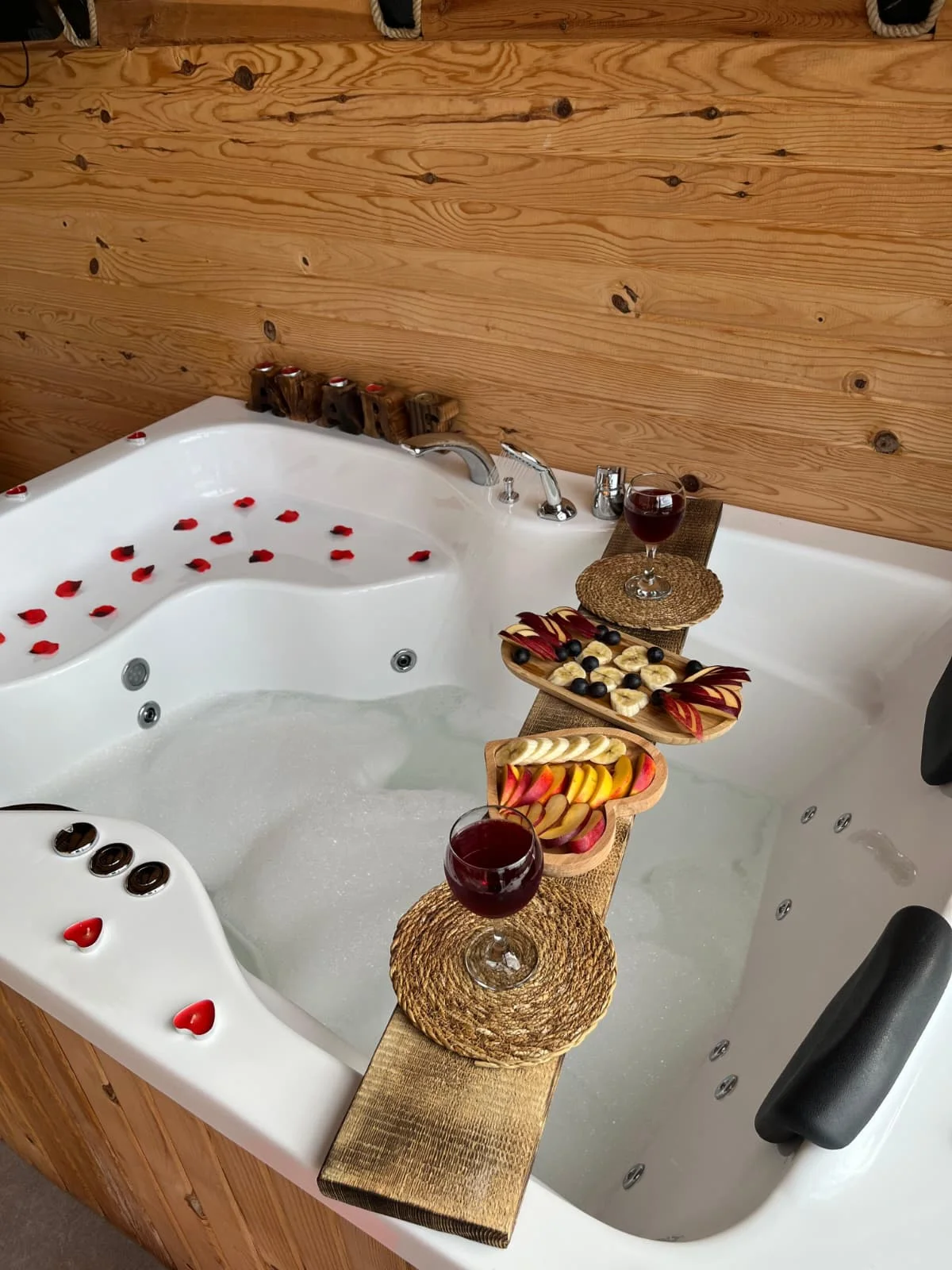 ec2ef7aa-c9a4-4eb9-8cd9-26e3e8a5aeec